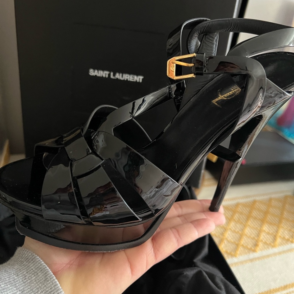 Saint Laurent Vitello Vernice Nero Heels